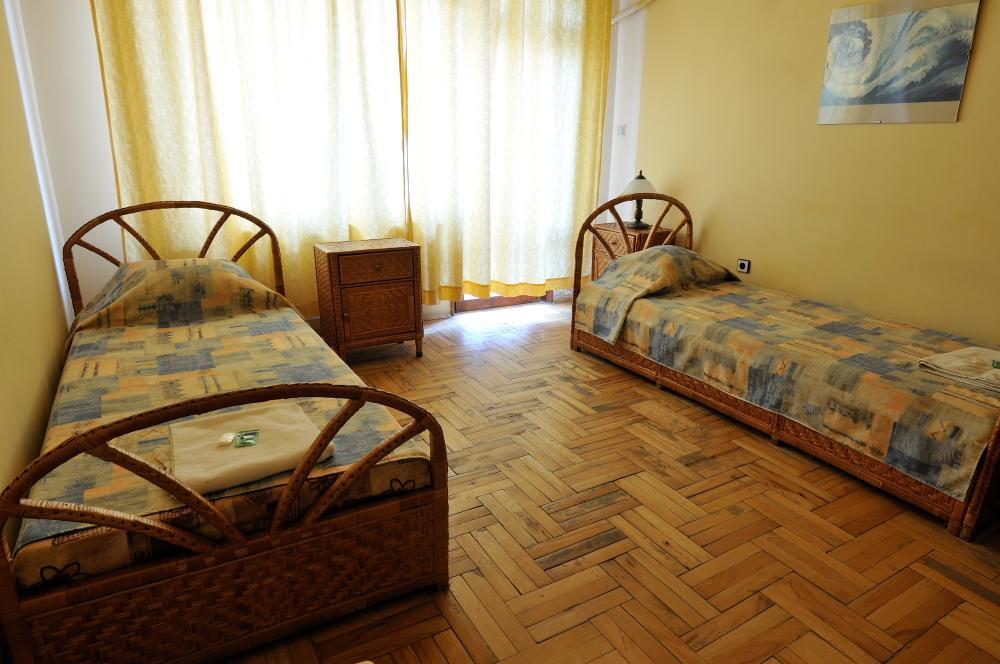Family Hotel Prolet Шумен Экстерьер фото