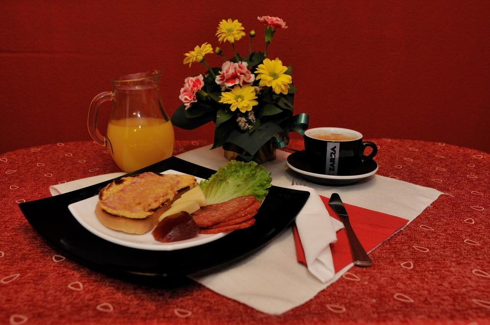 Family Hotel Prolet Шумен Экстерьер фото